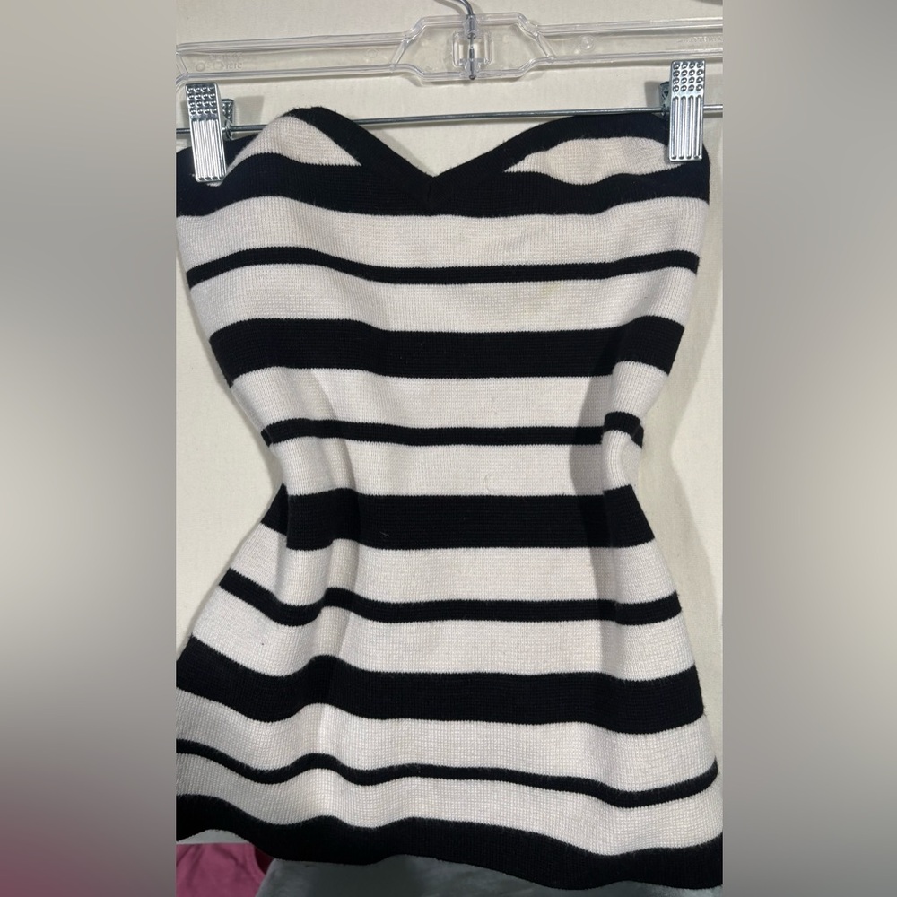 GUESS Los Angeles Black and White Knit Top guess by guess Designer